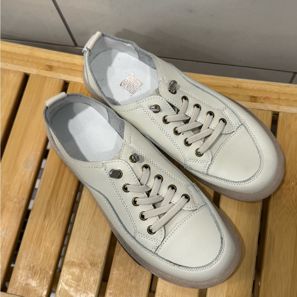 4/$15 NEW Unisex Cream Sneakers by Posache